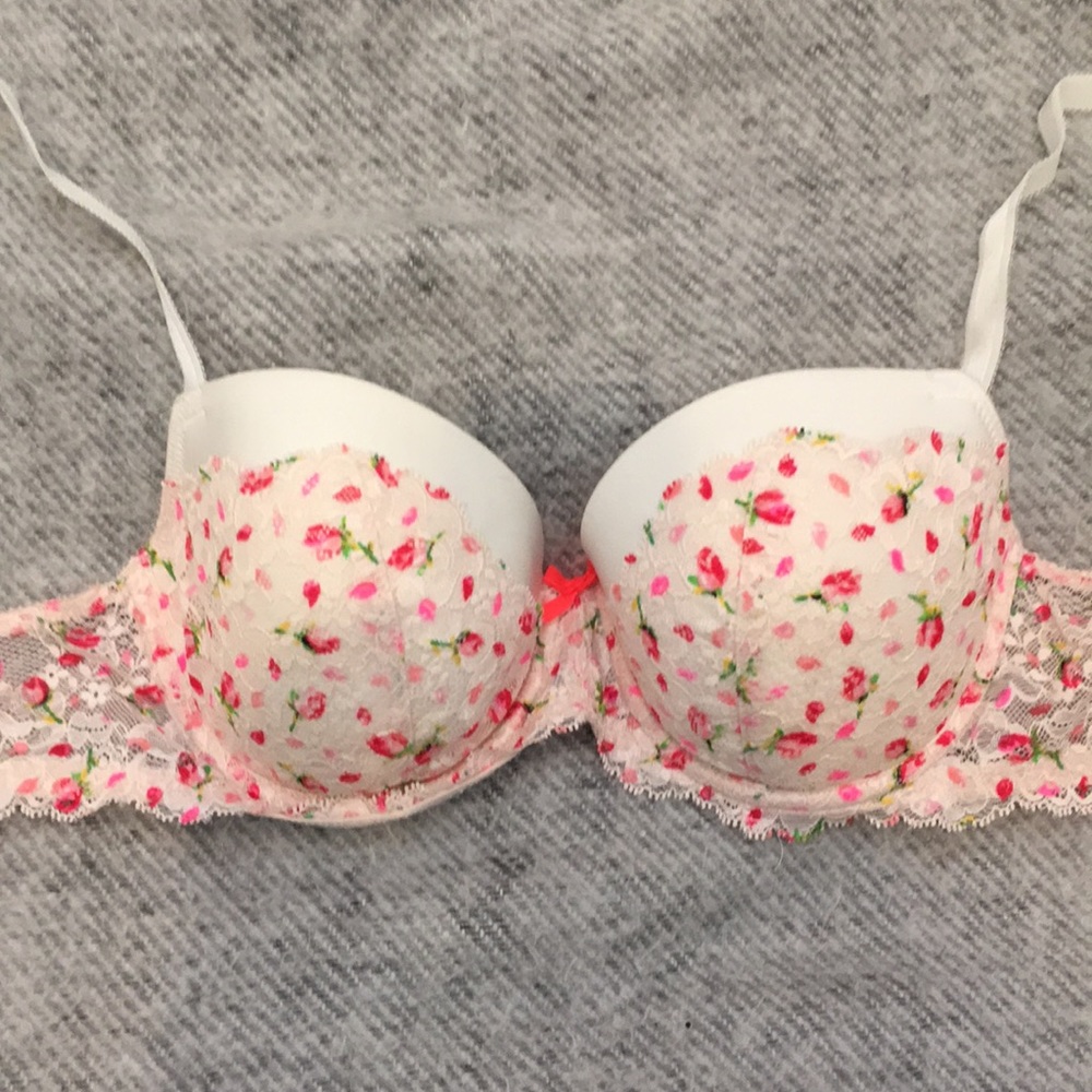 Victoria’s Secret bra 34D